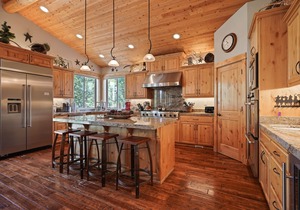 Gorgeous! Hot Tub, Theater Room, Golf Course, A/C, SHARC Passes, Bikes
