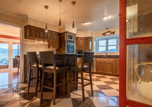 Gorgeous Views, Big Hot Tub, 2 Fireplaces, IR Sauna, Spacious Rooms, Huge Deck