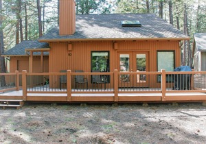 Great Location! Steps from Fort Rock Park, Walk to SHARC -passes included