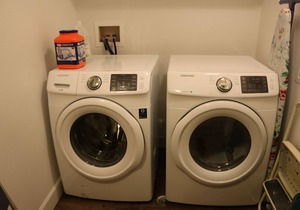 Great Rates! Luxery Condo - Underground Parking