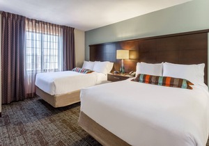 Great Suite in Davenport | Free Breakfast, Free Wi-Fi, Indoor Pool + Hot Tub