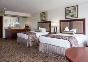 GREAT VIEW! IDAHO FALLS, 2 CHIC UNITS! POOL, SPA, JACUZZI!