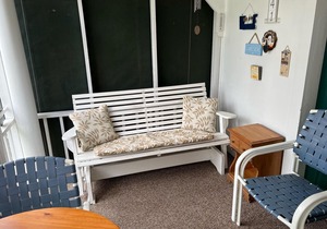 Historic Lakeside cottage close to downtown.