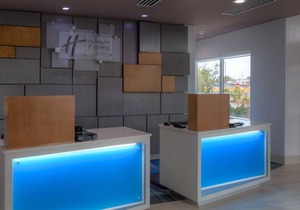 Holiday Inn Express & Suites Tulsa Midtown, an IHG Hotel