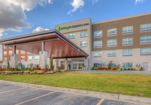 Holiday Inn Express & Suites Tulsa Midtown, an IHG Hotel