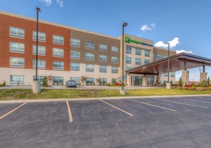 Holiday Inn Express & Suites Tulsa Midtown, an Ihg Hotel