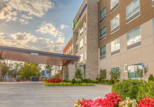 Holiday Inn Express & Suites Tulsa Midtown, an Ihg Hotel