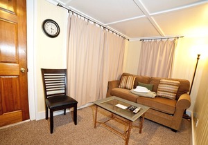 Homey Studio Suite w/ WiFi & Free Parking - Near Beach & Attractions