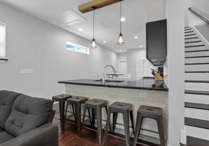 Housepitality - The Urban Roost 1 - Modern