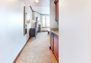 Ideally located ski-in/out suite with pool & hot tub access