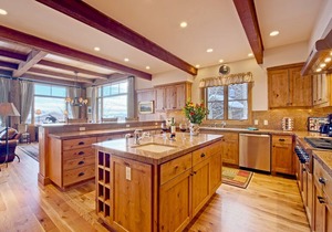 JHRL - Amazing 5-bedroom Granite Ridge Lodge #16, Hot Tub and Sweeping Views