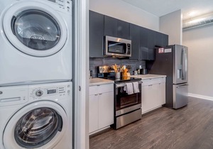 Kasa | Family Friendly 2BD + Walk to Sculpture Park | Des Moines