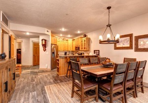 KBM Resorts | Town Pointe | Spacious 1 level, Walk to Main & Town Lift, Private Hot Tub, Parking, Elevator Access, A/C! TPC-102c
