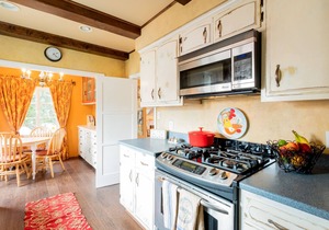 Kensington: Beautiful, comfortable Spanish style home