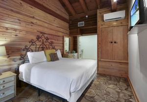 King Bed with Resort Pool and Firepit! Minutes from Downtown