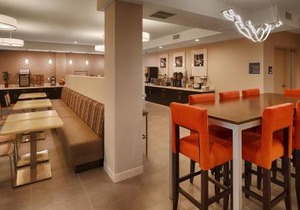 La Quinta Inn & Suites by Wyndham Tulsa Downtown - Route 66