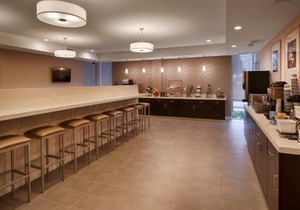 La Quinta Inn & Suites by Wyndham Tulsa Downtown - Route 66