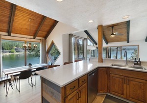 Lake Cabin with Amazing View, New Dock, Boatslip, Great Fishing, Dog-Friendly