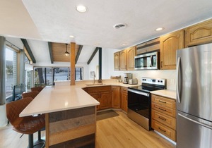 Lake Cabin with Amazing View, New Dock, Boatslip, Great Fishing, Dog-Friendly
