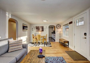 Little Blue Bungalow Pet Friendly, Fenced Yard!