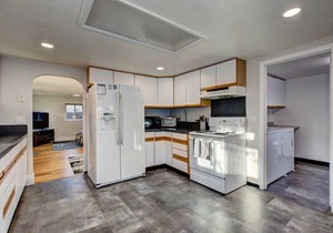Little Blue Bungalow Pet Friendly, Fenced Yard!