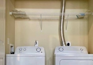Lovely 1-Bedroom apartment w/ free parking garage
