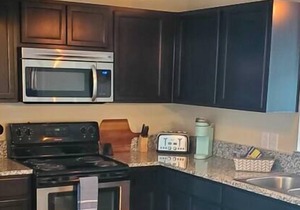 Lovely 1-Bedroom apartment w/ free parking garage