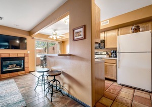 Lovely townhome with shared pool - close to adventure