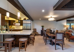 Luxury 3 bedroom + loft located on Dollar mountain in Elkhorn w/pool & hot tub