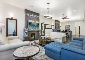 Luxury 4BR Penthouse in Downtown by Hosteeva