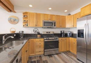 Luxury Ski-in/Ski-out Moonlight Basin Townhome - Hot Tub - Lone Peak Views