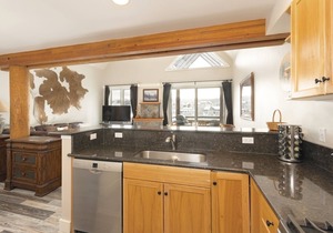 Luxury Ski-in/Ski-out Moonlight Basin Townhome - Hot Tub - Lone Peak Views