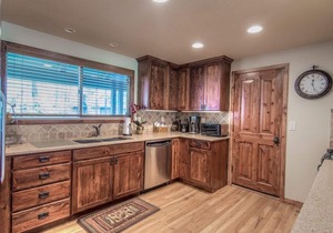 Meadows Retreat with A/C, BBQ & Golf Views