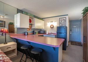 Minutes to Flathead Lake & walking distance to river - Marina Cay Bigfork Studio