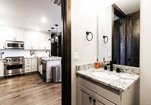 Modern Blackstone Residence - 2BD/2.5BA