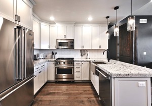 Modern Blackstone Residence - 2BD/2.5BA