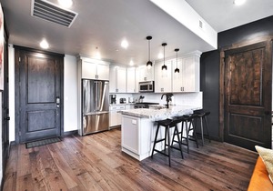 Modern Blackstone Residence - 2BD/2.5BA