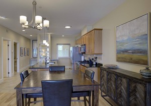 Modern Décor & Mountain Views-Seasons at Sandpoint