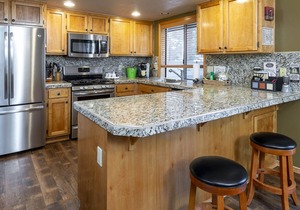 Modern Home Near Fort Rock. SHARC Passes included. Dog Friendly With Pet Fee