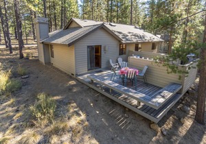 Modern Home Near Fort Rock. SHARC Passes included. Dog Friendly With Pet Fee