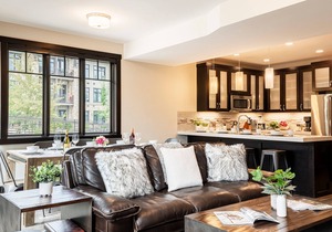 Modern Townhome with Free Shuttle, Private Hot Tub & Community Amenities! Pet-Friendly