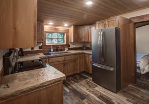 MTNLUX Loft Creekside Sauna & Hot tub