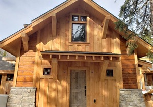 MTNLUX Loft Creekside Sauna & Hot tub