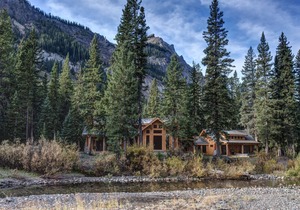 MTNLUX Loft Creekside Sauna & Hot tub
