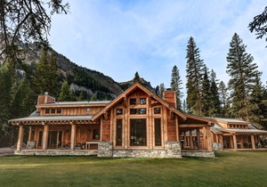 MTNLUX Refuge Creekside Sauna & Hot Tub