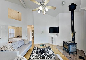 NEW! 'Canyon Cottage' w/ Fire Pit and Game Room!