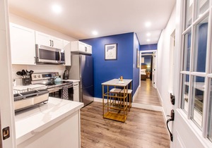 New Pacific Beach Zen Studio! Hot Tub, A/C, Parking, Outdoor shower, BBQ, Desk