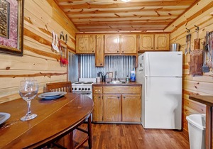 Newly Renovated - Osage 1 Bedroom with Hot Tub near the Lake!
