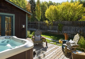 Outpost: Creekside Alpine Cottage Five