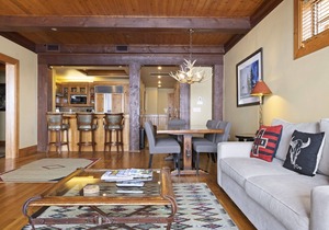 Outpost: Crystal Springs 301 - AC & Next To Tram!